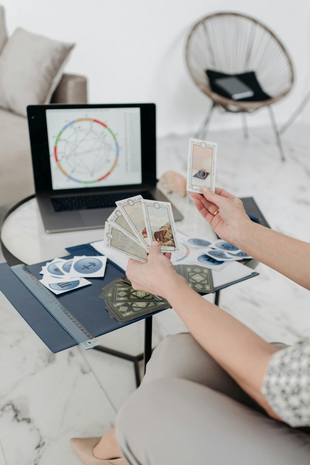 Human Design-kaart op een laptop tijdens een consult
